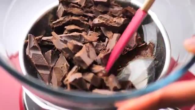 طرز درست کردن چیز کیک شکلاتی با بیسکویت در چند دقیقه