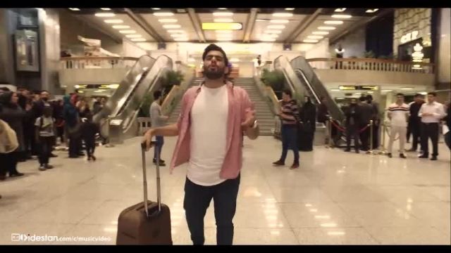 دانلود موزیک ویدیو سلام به آینده ازسوپرایز مردم در فرودگاه مهرآباد