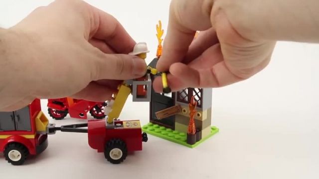 آموزش اسباب بازی های لگو (Lego Junior 10740 Fire Patrol Suitcase)