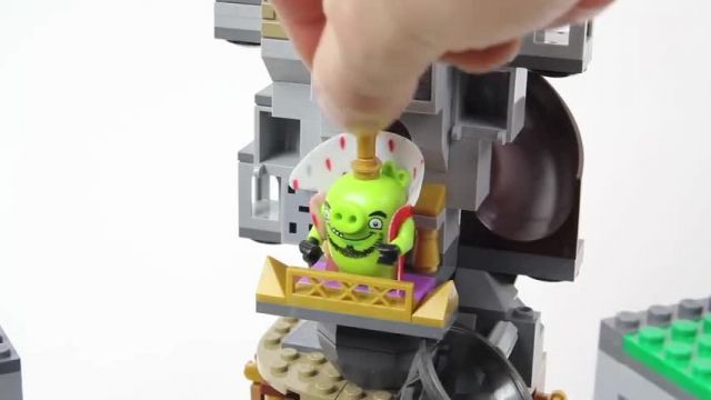 آموزش بازی ساختنی لگو (Lego Angry Birds 75826 King Pig's Castle)