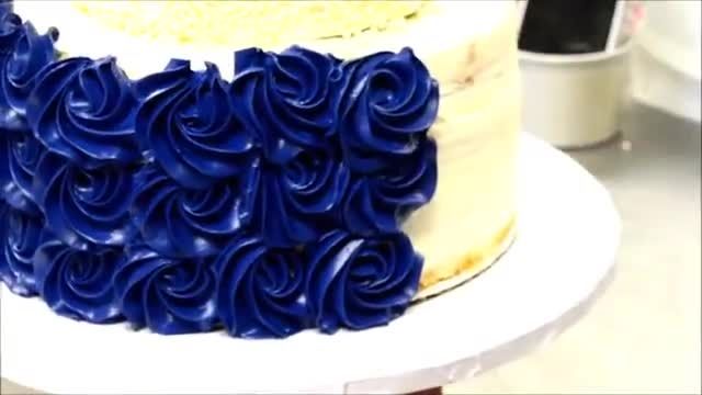 آموزش ویدیویی روش تزئین کیک به شکل گل رز