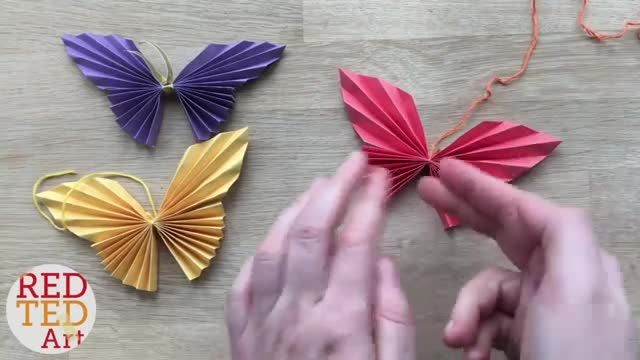 ویدیو آموزش اوریگامی پروانه رنگی با مدلی ساده و متفاوت