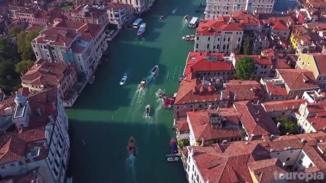 ویدیو آشنایی با مناطقی جذاب و باستانی در کشور ایتالیا 