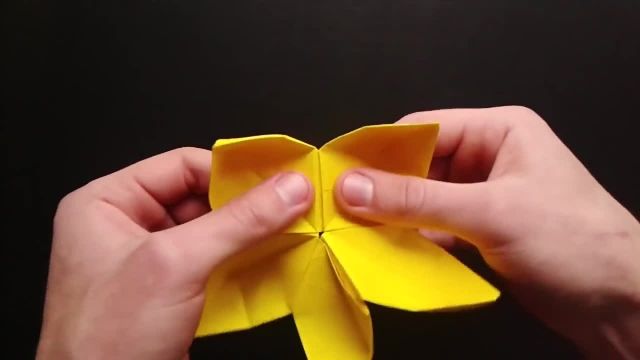 ویدیو آموزشی اوریگامی گل سه بعدی راحت مخصوص بچه ها