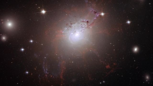 دانلود ویدیو مستندی کوتاه -صحنه های جذاب هابل از اعماق کهکشان