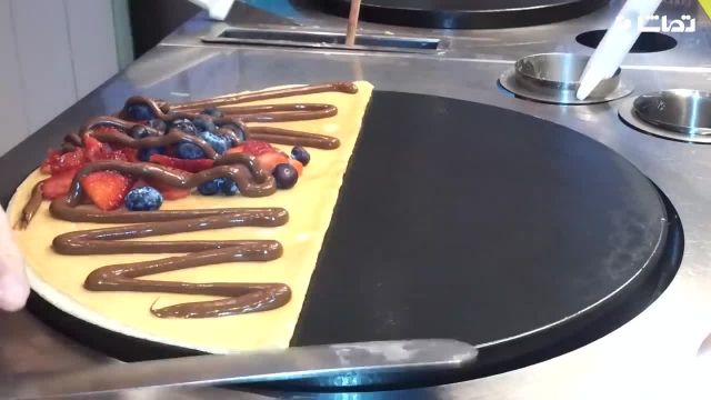 طرز پخت کرپ به همراه شکلات صبحانه و موز و توت فرنگی