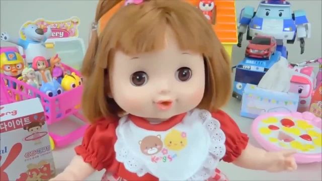 کارتون عروسک بازی دختر کوچولو - عروسک ها در مینی سوپر مارکت