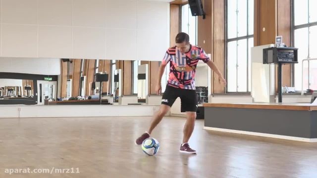 دانلود ویدیو آموزشی 5 تکنیک جذاب فوتبال نمایشی