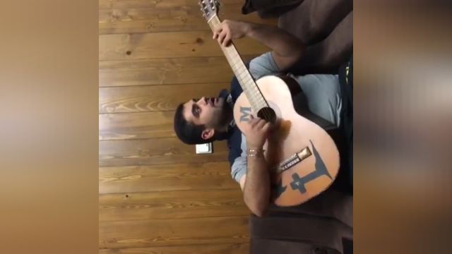 آجرای دلنشین آهنگ غریبه با گیتار توسط مهران نادری