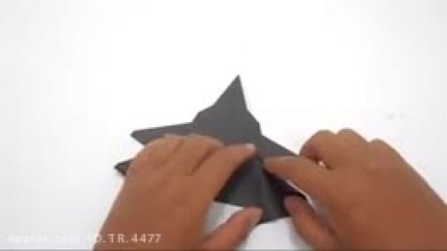 آموزش اوریگامی سرگرم کننده از هواپیما جنگی در حال پرواز