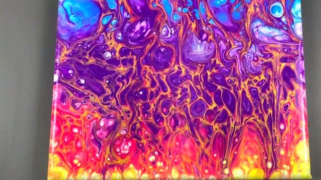 اموزش ویدیویی یک نقاشی شگفت انگیز با تکنیک ریختن رنگ روی بوم