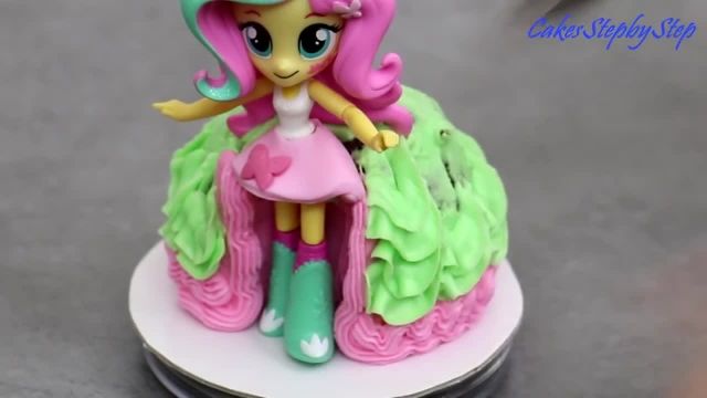 ویدیو آموزشی نحوه طراحی کیک با تم پونی کوچولو را در چند دقیقه ببینید