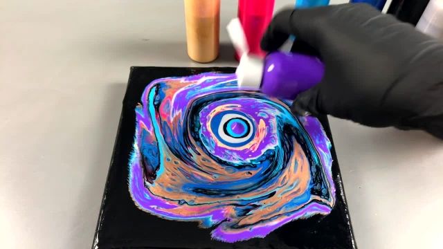 اموزش نقاشی ابستره با تکنیک ریختن رنگ روی بوم (کهکشان شگفت انگیز)
