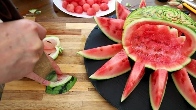 ویدیو آموزشی نحوه طراحی میوه آرایی با هندوانه را در چند دقیقه ببینید
