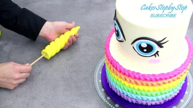 ویدیو آموزشی نحوه تهیه کیک با تم اسب تکشاخ را در چند دقیقه ببینید