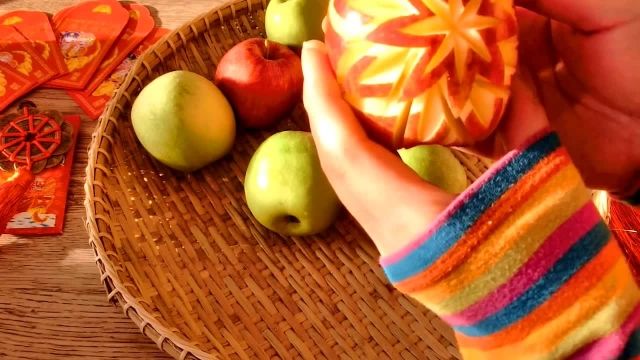 آموزش تزئئین سیب به شکل گل برای شب یلدا