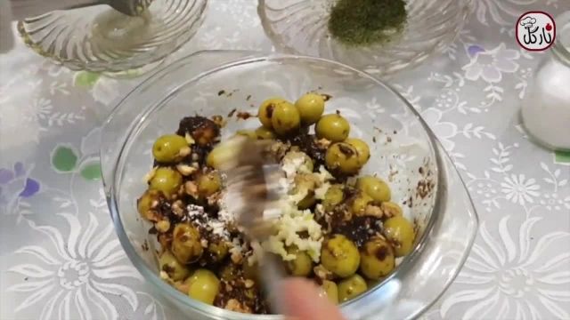 ویدیو آموزشی طرز درست کردن زیتون پرورده را در چند دقیقه ببینید 