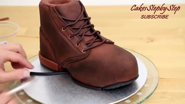 ویدیو آموزشی نحوه ساخت کیک بوت شکلات 3d را در چند دقیقه ببینید