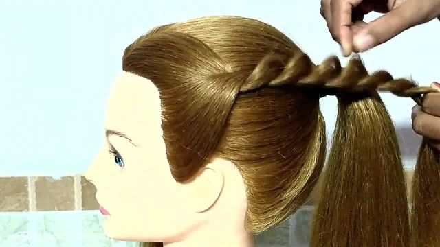 ویدیو آموزشی مدل بافتن مو به سبکی ساده و شیک را در چند دقیقه ببینید 
