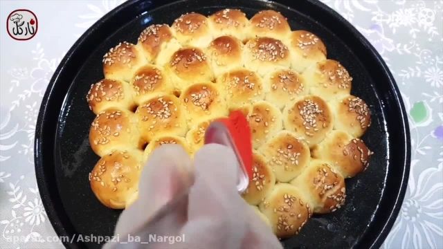 ویدیو آموزشی نحوه تهیه نان کندو را در چند دقیقه ببینید 