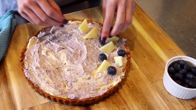 ویدیو آموزشی نحوه ساخت و دیزاین تارت چیز کیک را در چند دقیقه ببینید