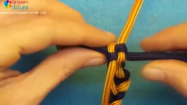 ساخت دستبند با بند کفش متفاوت رنگی 
