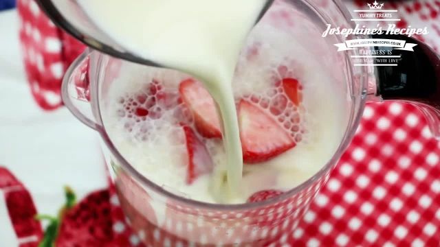 ویدیو آموزشی نحوه درست کردن بستنی توت فرنگی را در چند دقیقه ببینید