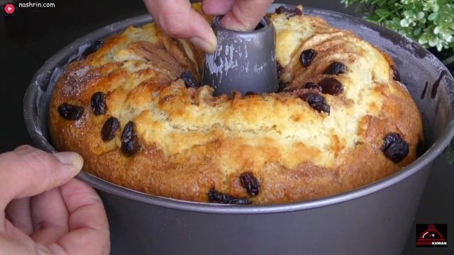 ویدیو آموزشی نحوه ساخت کیک سیب و کشمش را در چند دقیقه ببینید