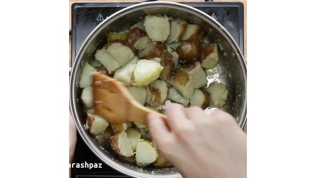 به ساده ترین روش پخت سیب زمینی تنوری
