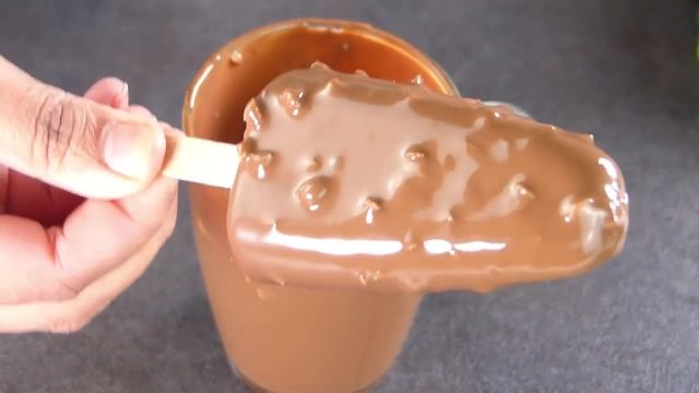 آموزش ویدیویی روش درست کردن بستنی چوبی شکلاتی