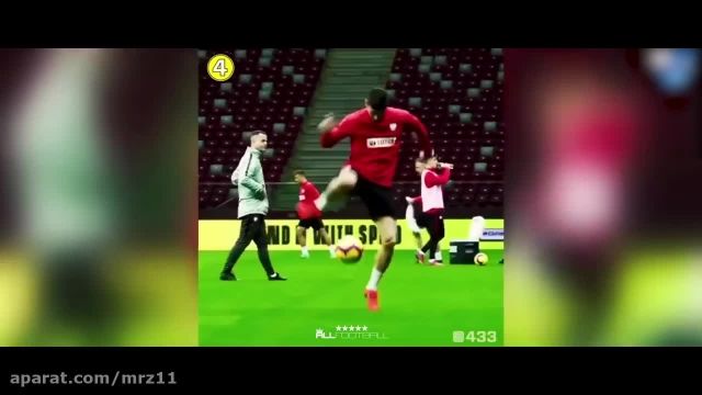 دانلود ویدیو لحظات دیدنی و جذاب تکنیک های نمایشی ستارگان فوتبال در تمرینات (2020