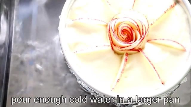 ویدیو آموزشی نحوه تهیه کیک شیفون سیب را در چند دقیقه ببینید