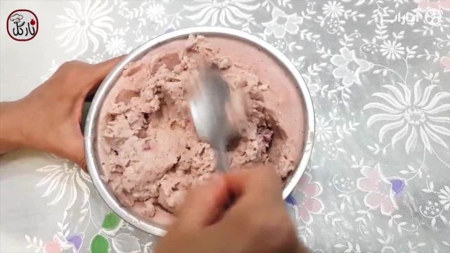 ویدیو آموزشی نحوه تهیه بستنی میوه ای را در چند دقیقه ببینید 