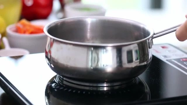 آموزش ویدیویی روش تهیه پیلا مرغ و كوریزو