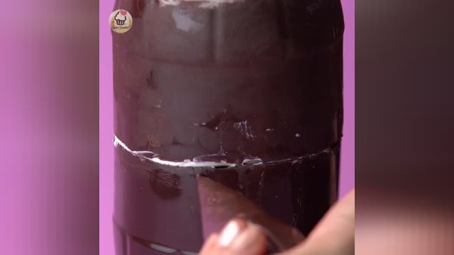 ویدیو آموزشی نحوه تهیه کیک شکلاتی تلخ را در چند دقیقه ببینید