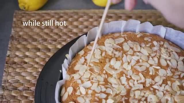 ویدیو آموزشی نحوه تهیه کیک بادام لیمویی را در چند دقیقه ببینید