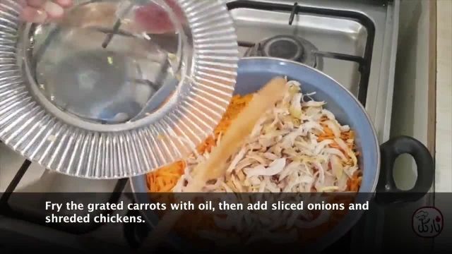 ویدیو آموزشی نحوه درست کردن هویج پلو با مرغ ریش ریش و نارگل