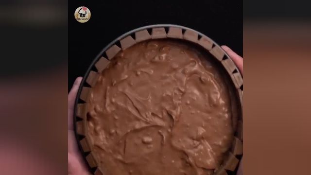 ویدیو آموزشی روش های مختلف برای تهیه کیک شکلاتی خوشمزه را در چند دقیقه ببینید
