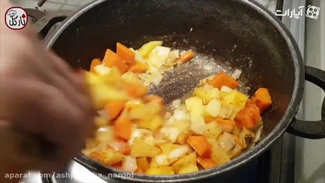 ویدیو آموزشی دستور پخت سوپ کدو حلوایی سبک و خوشمزه را در چند دقیقه ببینید 