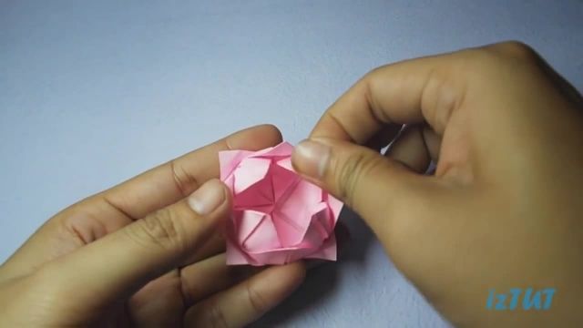 آموزش ویدیویی اوریگامی گل سه بعدی ساده کاغذی 