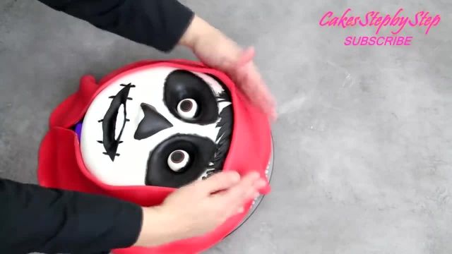 ویدیو آموزشی نحوه تهیه و ساخت کیک های هالووینی را در چند دقیقه ببینید