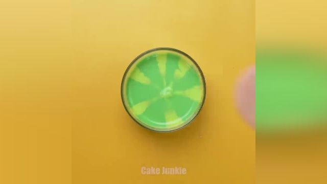 ویدیو آموزشی نحوه ساخت میلک شیک اورئو را در چند دقیقه ببینید