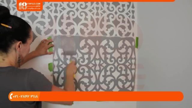 ایجاد طرح کاغذ دیواری با استفاده از رنگ و شابلون 