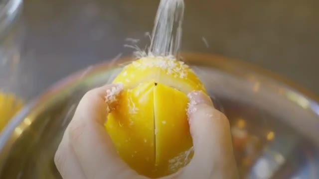 پانزده روش برای درمان خانگی سردرد های میگرنی - معجزه نمک و لیمو