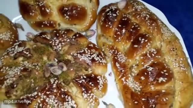 دستور پخت نان شیرمال مغزدار مناسب برای عصرانه و میان وعده ها 