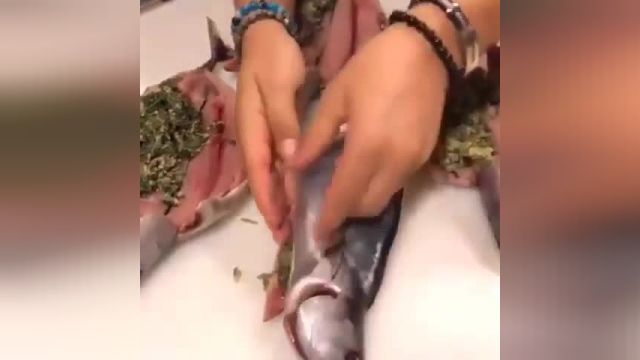 آموزش ترفند سریع پاک کردن ماهی - روش صحیح پاک کردن ماهی !