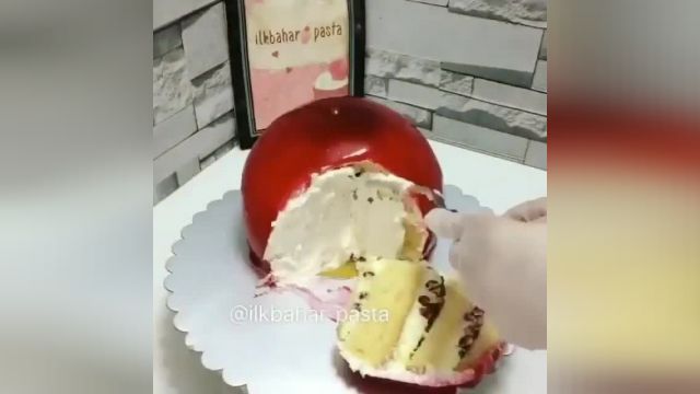 دستور پخت کیک زمستونی با دیزایی انار و طعم لیذیذ و محشر 