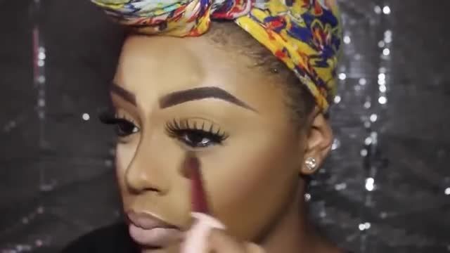 آموزش میکاپ دخترانه - آرایش لب های صورتی و مژه های کشیده به سبک آفریقایی ها