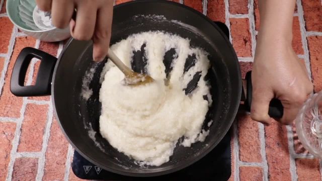 طرز تهیه شیرینی نارگیلی خانگی با آرد برنج با طعمی بی نظیر