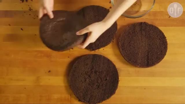 آموزش و دستور پخت کیک جنگل سیاه با طعمی عالی
